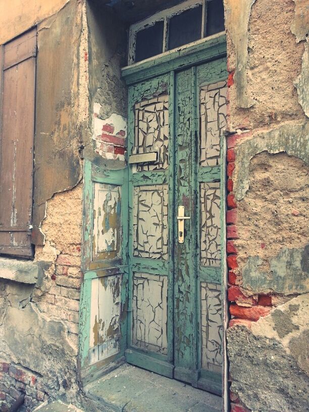 architecture, built structure, building exterior, house, brick wall, wall - building feature, old, door, window, weathered, residential structure, entrance, wall, closed, building, day, stone wall, no people, residential building, outdoors