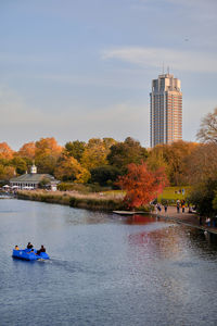 London, uk - 29 october 2022. paddle boat on serpentine lake in hyde park with autumnal backround .