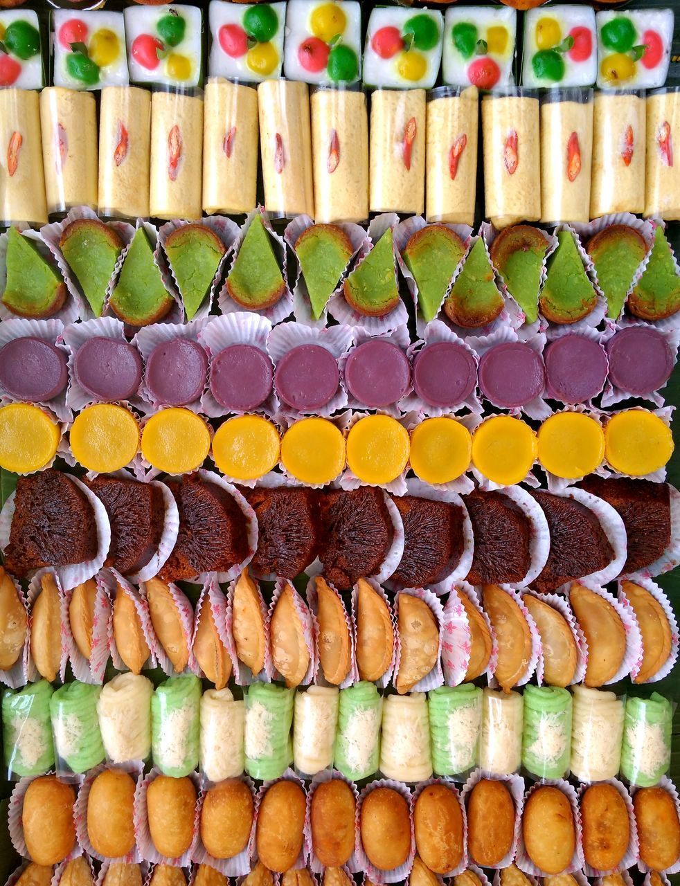 FULL FRAME SHOT OF MULTI COLORED CAKE