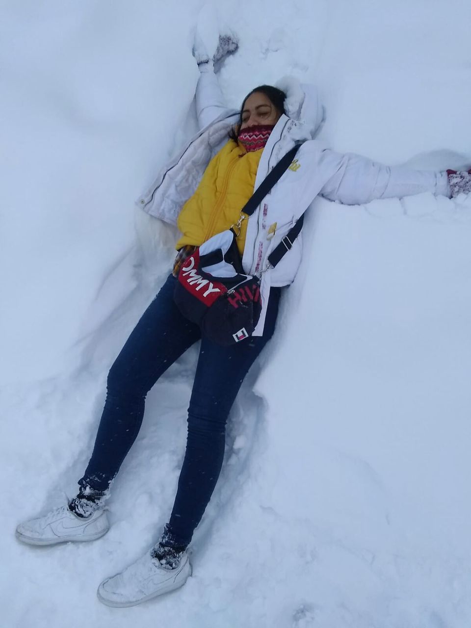 snow, winter, cold temperature, leisure activity, warm clothing, full length, one person, real people, field, lifestyles, white color, clothing, nature, front view, land, covering, sport, standing, human arm