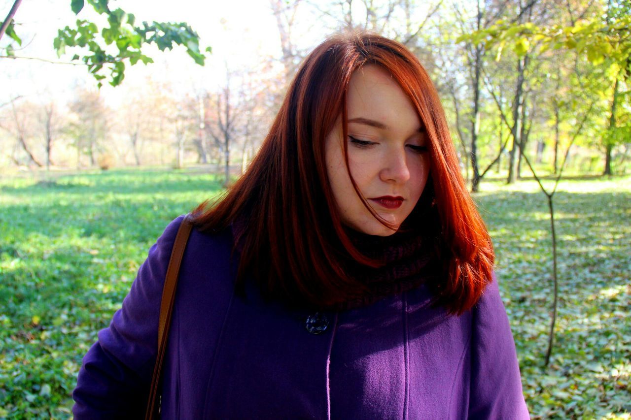 young adult, young women, long hair, person, portrait, looking at camera, lifestyles, casual clothing, front view, waist up, tree, smiling, focus on foreground, headshot, leisure activity, brown hair, standing