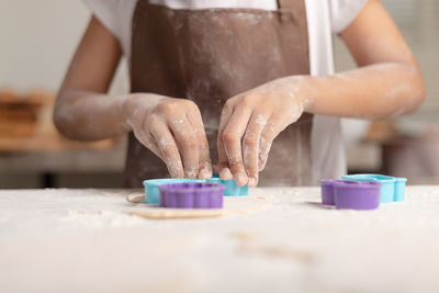 Midsection of woman preparing food on table