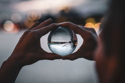 Holding a glassball hands, seeing berlin through the lens