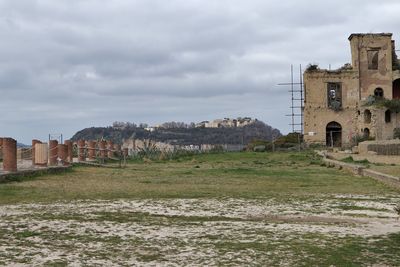 Old ruin building against sky