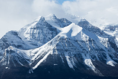 Mountain peaks in lake louise alberta