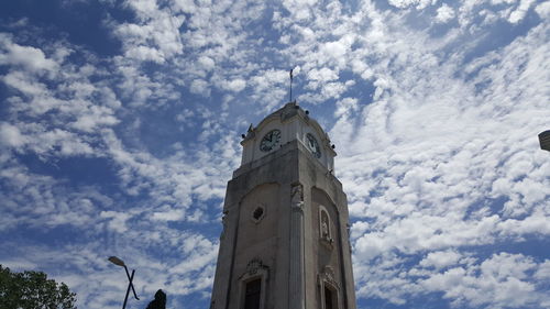 Low angle view of cloudy sky