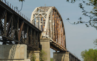 Low angle view of lasalle rail bridge against sky