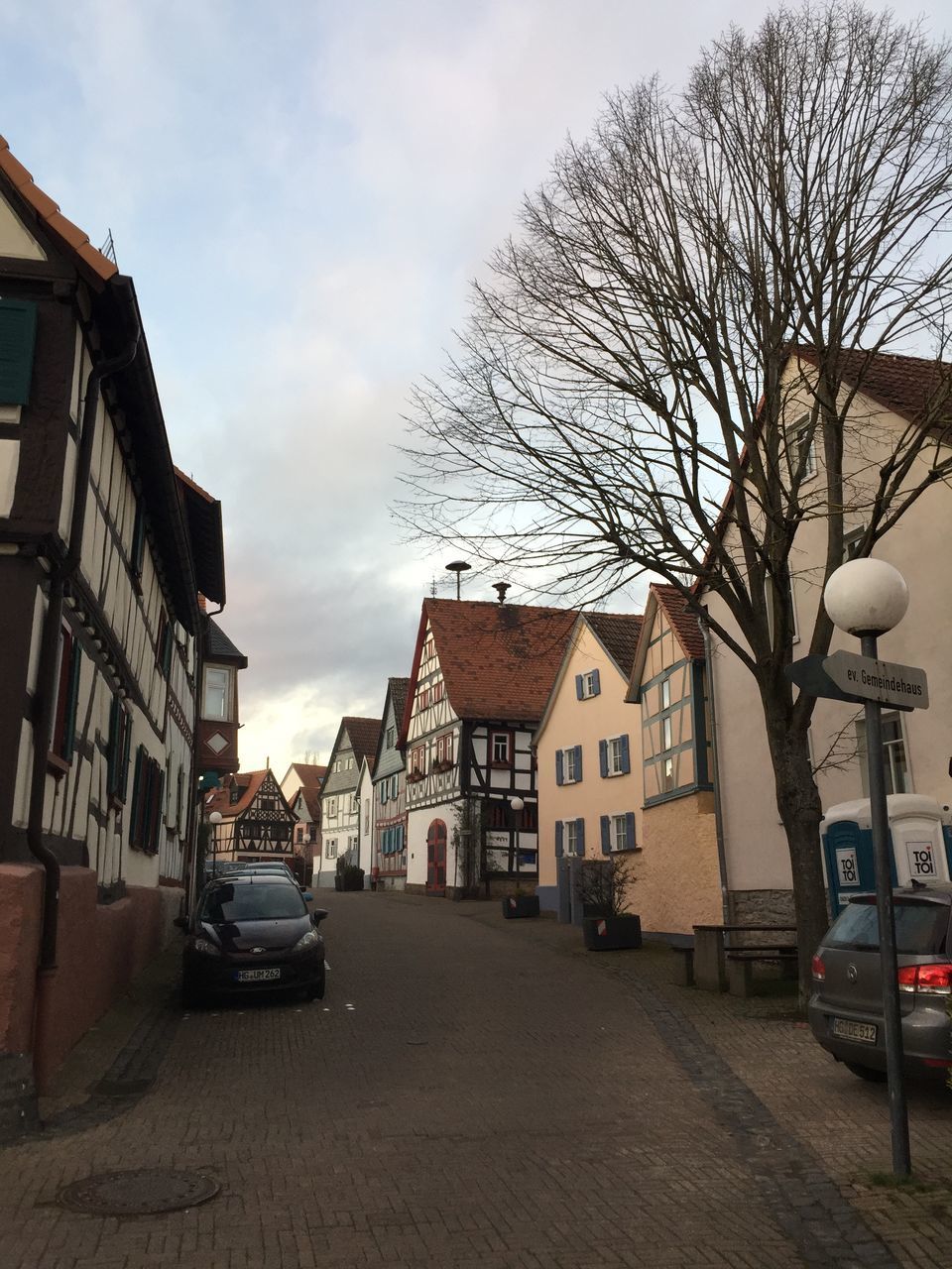 CARS ON STREET AMIDST BUILDINGS IN CITY