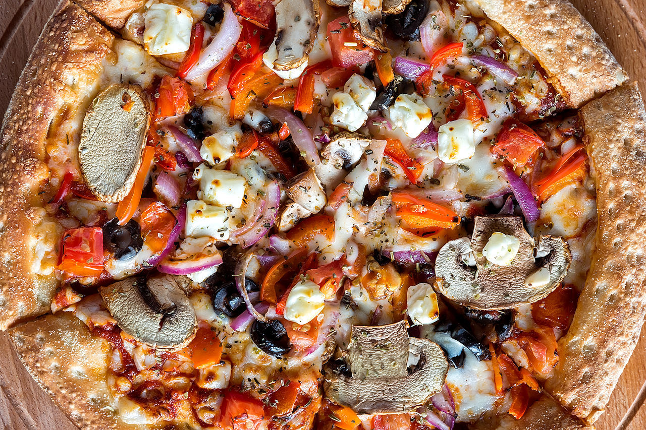 HIGH ANGLE VIEW OF FOOD IN A PLATE