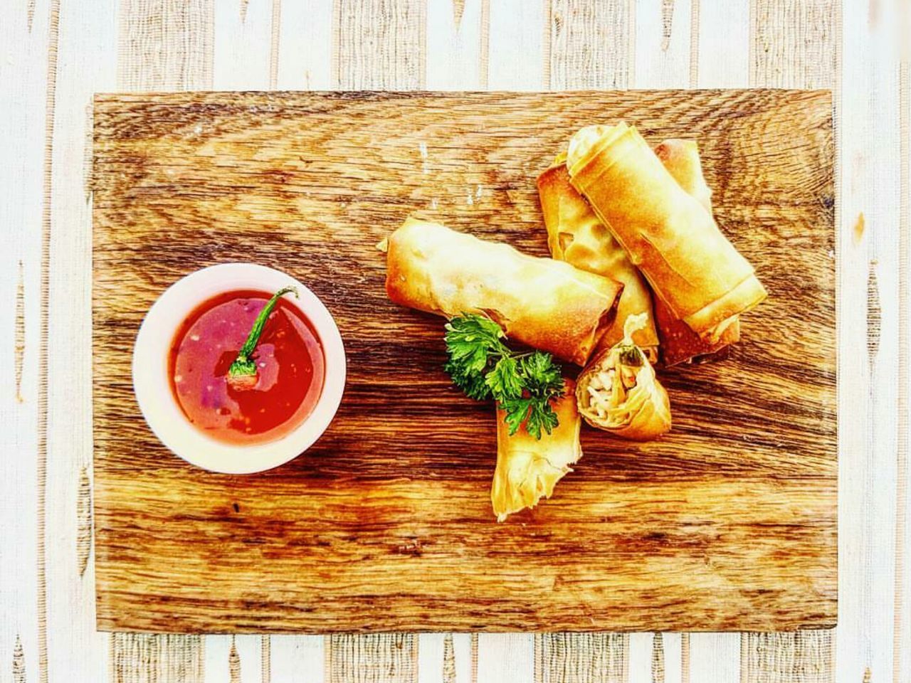 HIGH ANGLE VIEW OF FOOD ON WOODEN TABLE