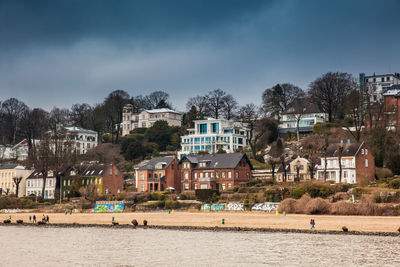 Beautiful houses and beaches on the banks of elbe river in hamburg on a cold end of winter day