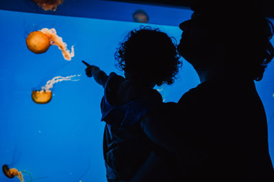 Little girl and dad looking at jelly fish