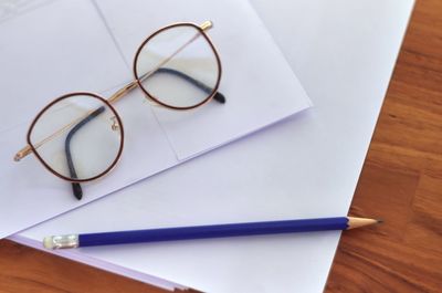 eyeglasses
