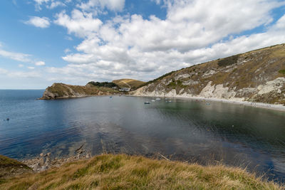 Landscape photo of lulworth cove in dorset.