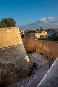 Surrounding walls of fort against blue sky