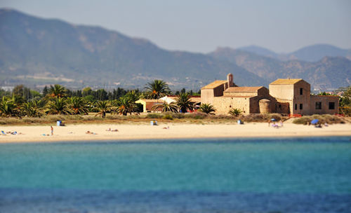 Cottages by beach