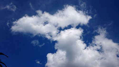 Low angle view of cloudy sky