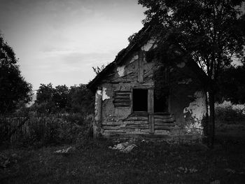 Abandoned house against sky