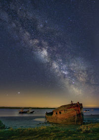 Suffolk milkyway on nightsky above shipwreck