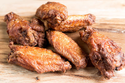 Close-up of roasted chicken wings on cutting board