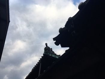 Low angle view of statue against cloudy sky