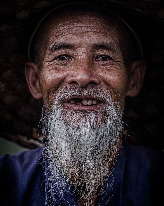 portrait, looking at camera, headshot, young men, person, front view, beard, young adult, mid adult men, close-up, lifestyles, mid adult, serious, indoors, contemplation, leisure activity, mature adult, human face