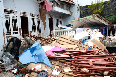  photo of house ruins due to natural disaster due to earthquake