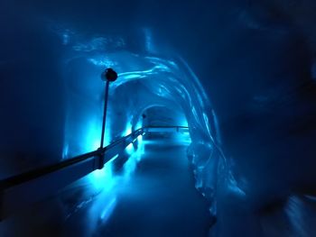 Light trails in aquarium