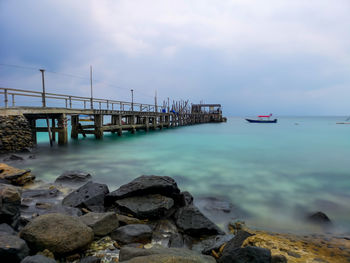 Scenic view of bay against sky