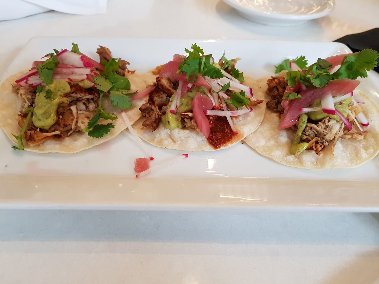 HIGH ANGLE VIEW OF FOOD IN PLATE