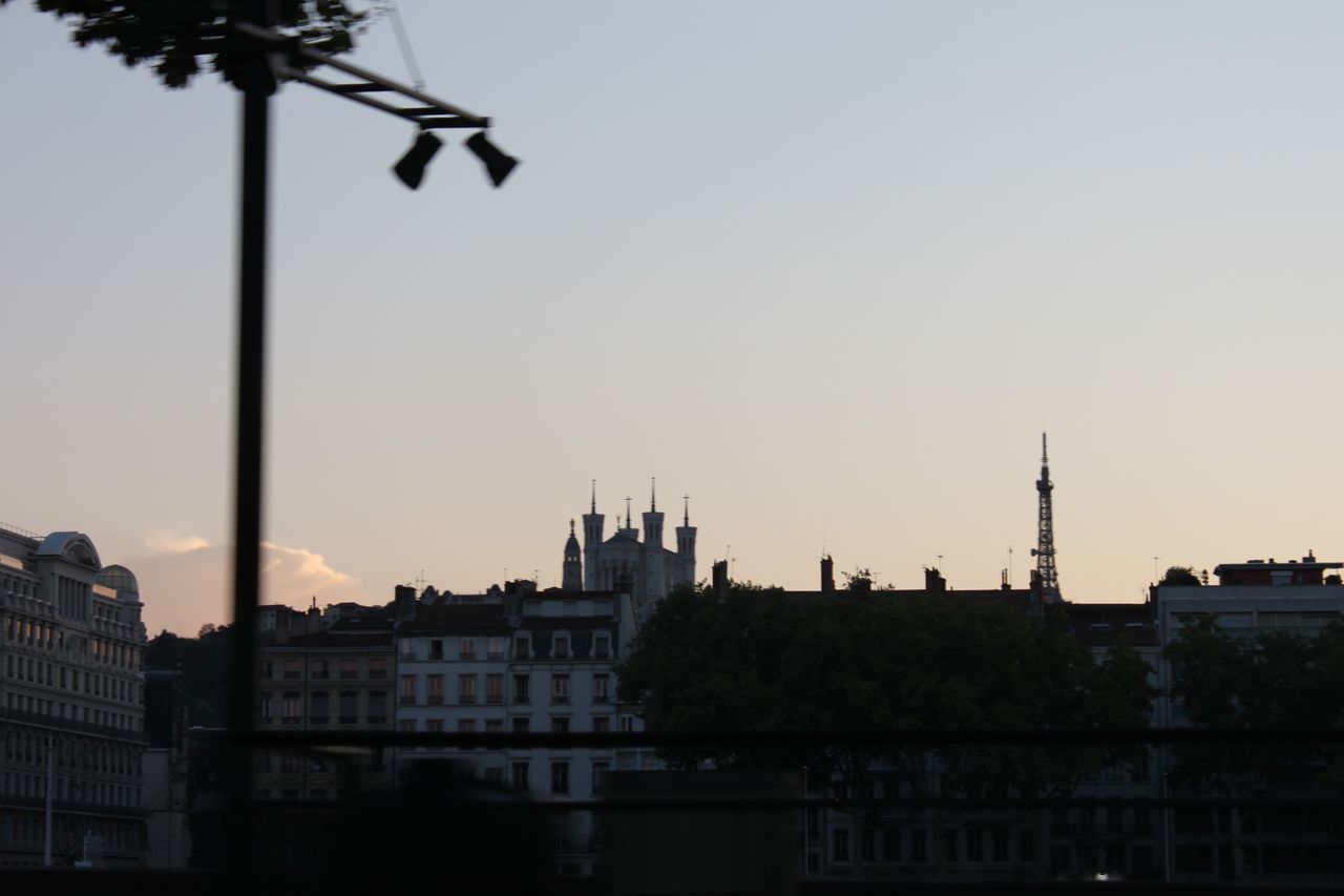 SILHOUETTE OF BUILDINGS AGAINST CLEAR SKY