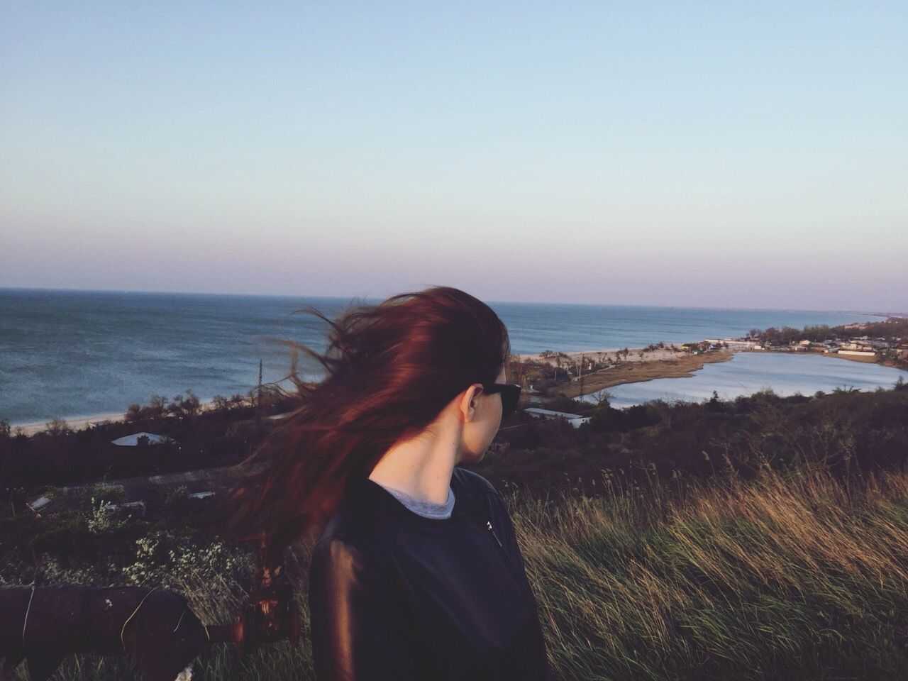 sea, lifestyles, long hair, horizon over water, young women, leisure activity, young adult, beach, clear sky, water, standing, person, headshot, rear view, casual clothing, waist up, shore