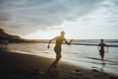 Person running on the beach, to take a bath