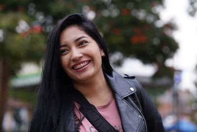 Portrait of a smiling young woman outdoors