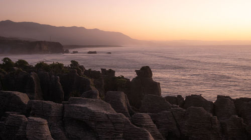 Unusual rock formations,oceans coast during sunset. punakaiki pancake rocks, west coast, new zealand