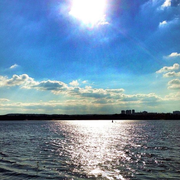 water, waterfront, sky, sun, tranquil scene, tranquility, scenics, rippled, sunlight, sunbeam, beauty in nature, reflection, cloud - sky, nature, lake, cloud, sea, river, idyllic, lens flare