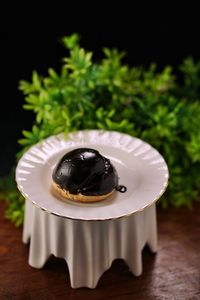 Close-up of chocolate cake in plate on table