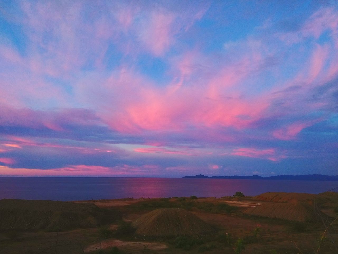 SCENIC VIEW OF SUNSET OVER SEA