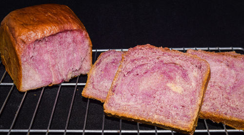 Taro marble bread