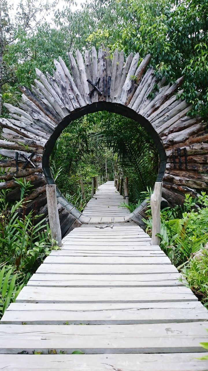 EMPTY FOOTBRIDGE