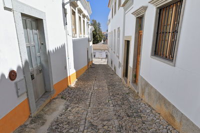 073 rua da galeria alley going from the river's right bank to igreja de sta.maria. tavira-portugal.