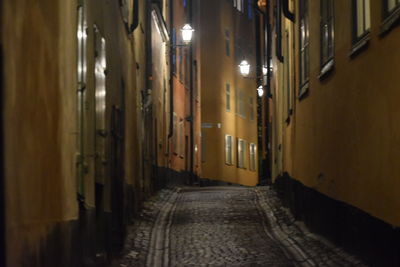 alley