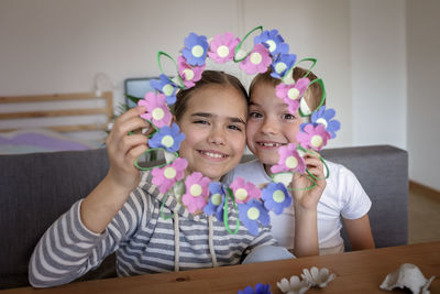 Kids create easter flower wreath in pastel colors using an upcycled egg trail. zero waste lifestyle