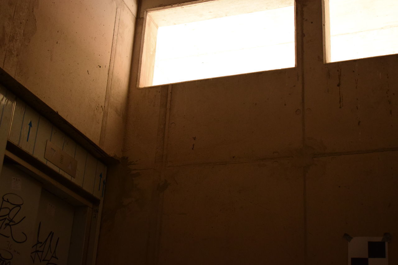 LOW ANGLE VIEW OF WINDOW IN ABANDONED BUILDING