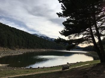 Scenic view of lake and mountains against sky