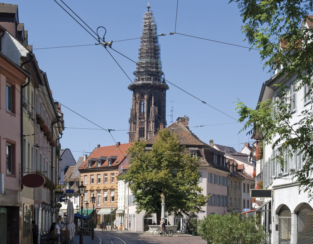 VIEW OF BUILDINGS IN CITY