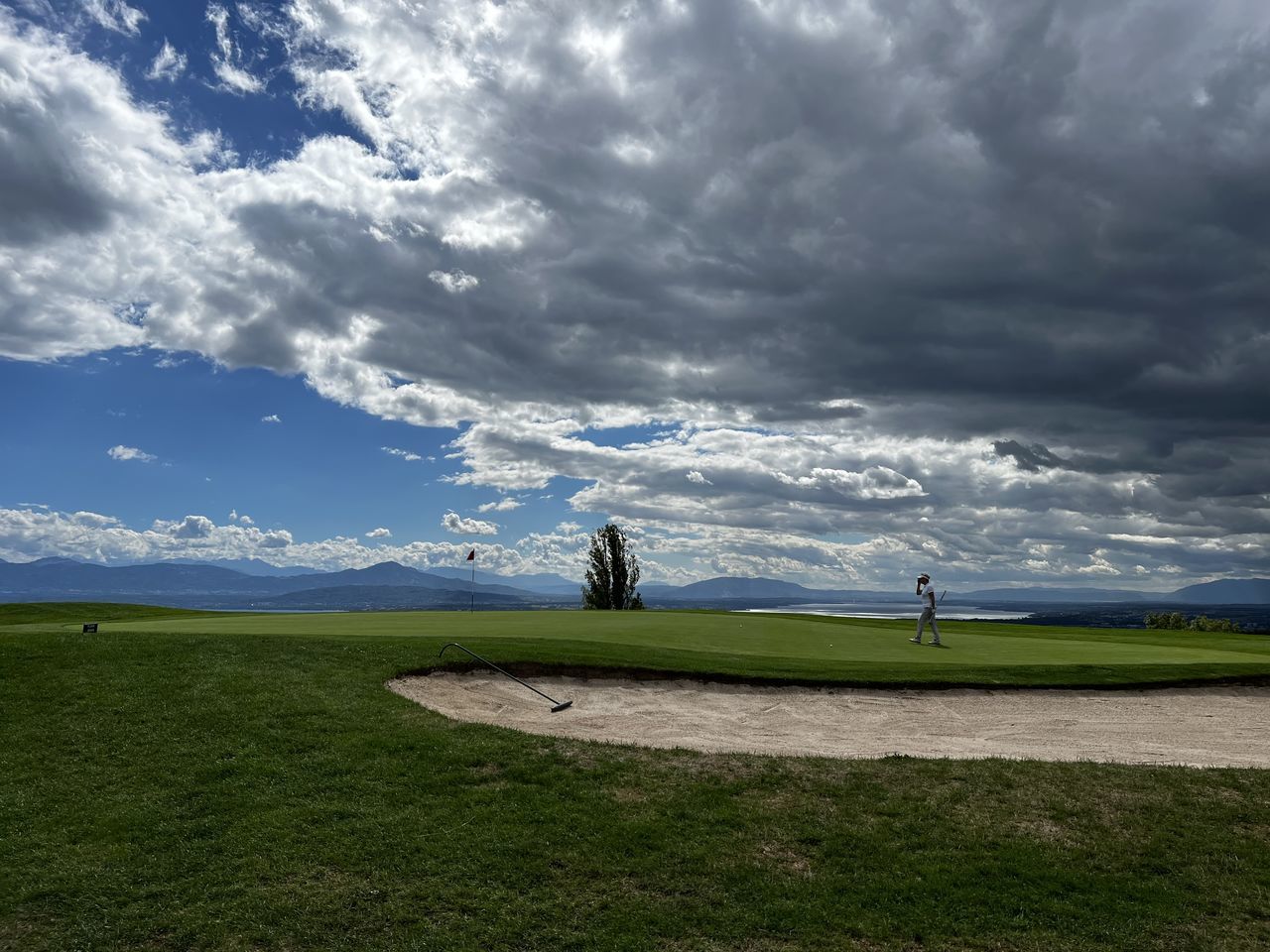 Cloud Sky Grass Horizon Environment Nature Landscape Plant Hill Plain Scenics - Nature Land Beauty In Nature Grassland Field Day Green Leisure Activity Sports Wind