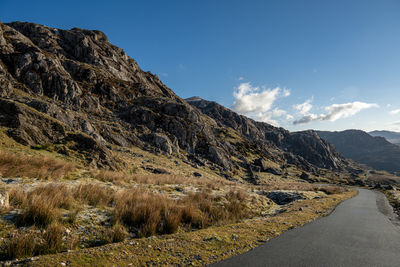 Stwlan dam and the moelwyn mountains near blaenau ffestiniog in snowdonia.