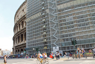 Tourists in city