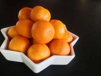 Close-up of oranges in container